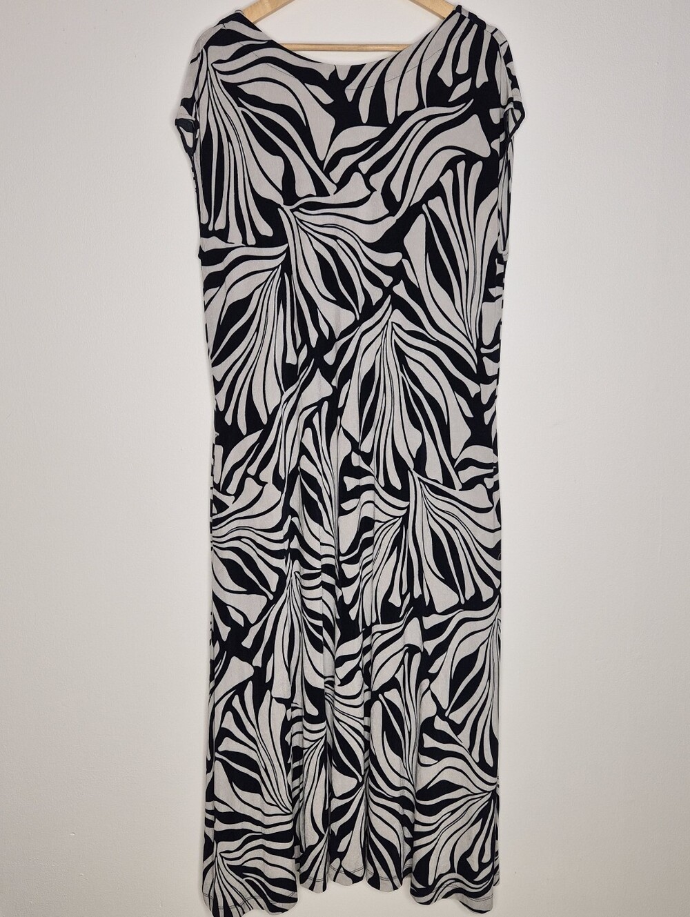 Chico's Abstract Leaf Print Mesh Inset Lush Knit Maxi Dress Black White Sz 3/XL